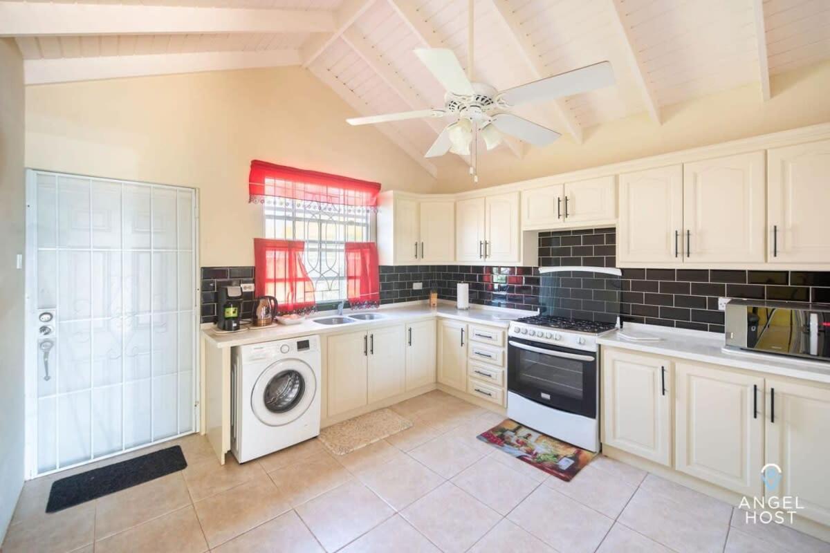 Beachy Cottage I Kitchen I Wi-Fi I Shaded Cabana I Parking Сент-Филип Экстерьер фото